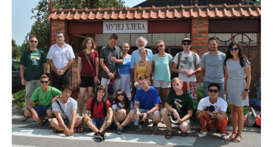 Volonteri u poseti Pećincima